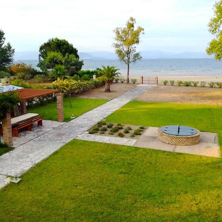 Antonia Beachfront Villa 레프킴미 외부 사진