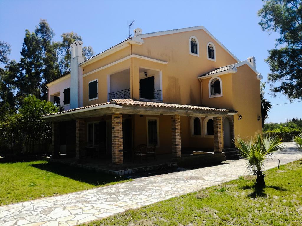Antonia Beachfront Villa 레프킴미 외부 사진