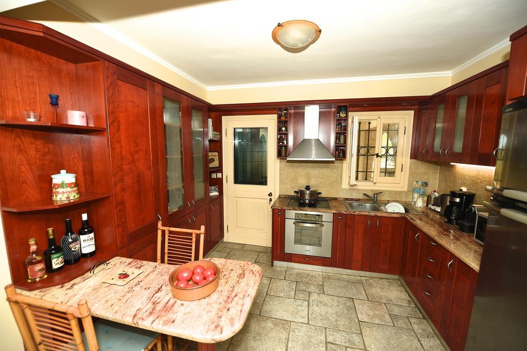 Antonia Beachfront Villa 레프킴미 외부 사진