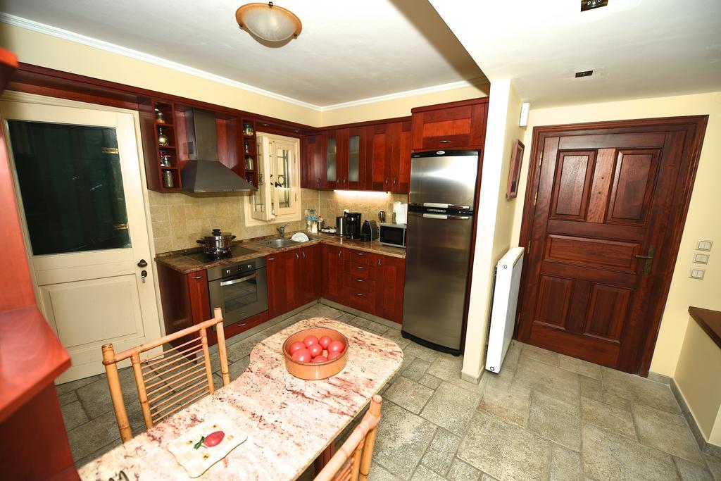 Antonia Beachfront Villa 레프킴미 외부 사진