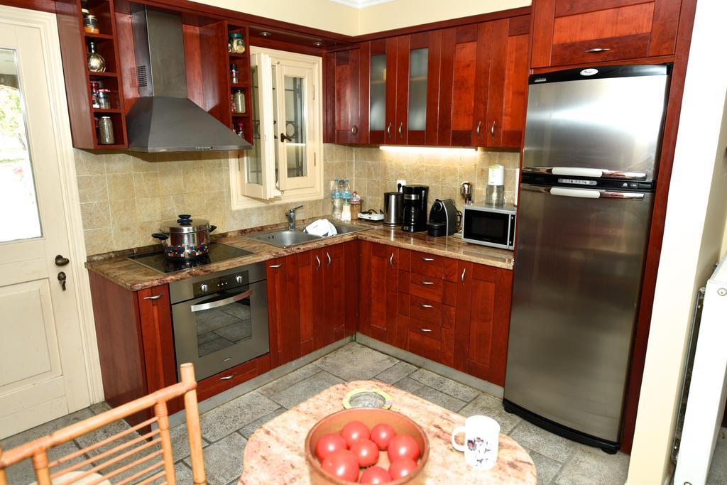 Antonia Beachfront Villa 레프킴미 외부 사진
