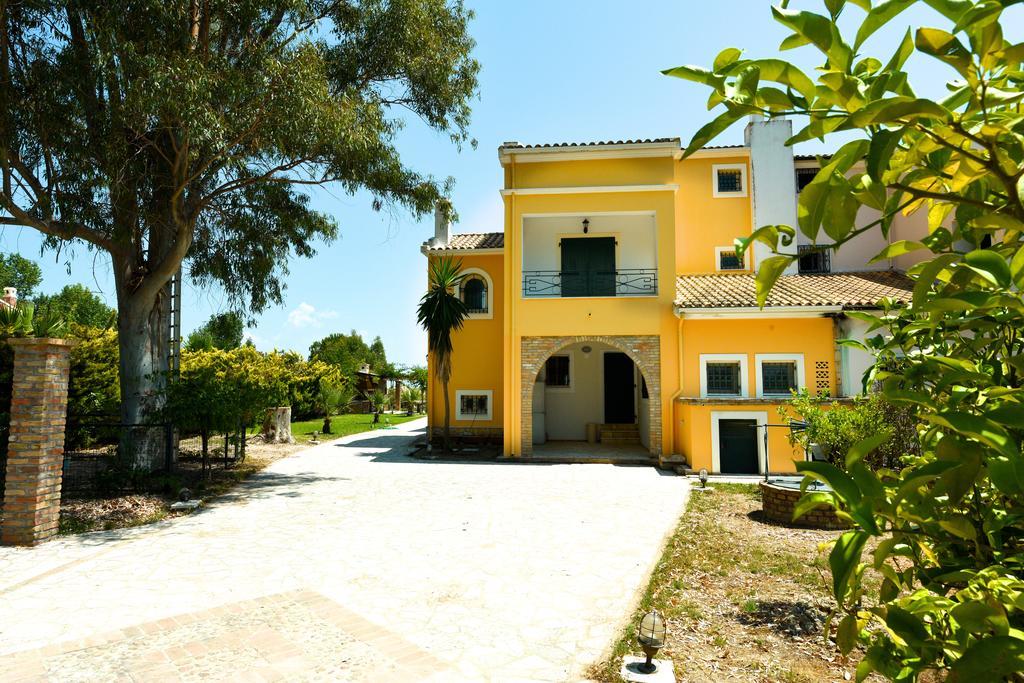 Antonia Beachfront Villa 레프킴미 외부 사진