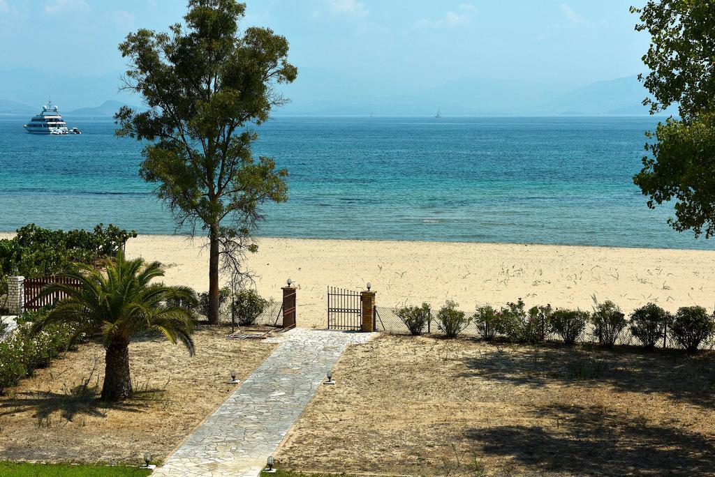 Antonia Beachfront Villa 레프킴미 외부 사진