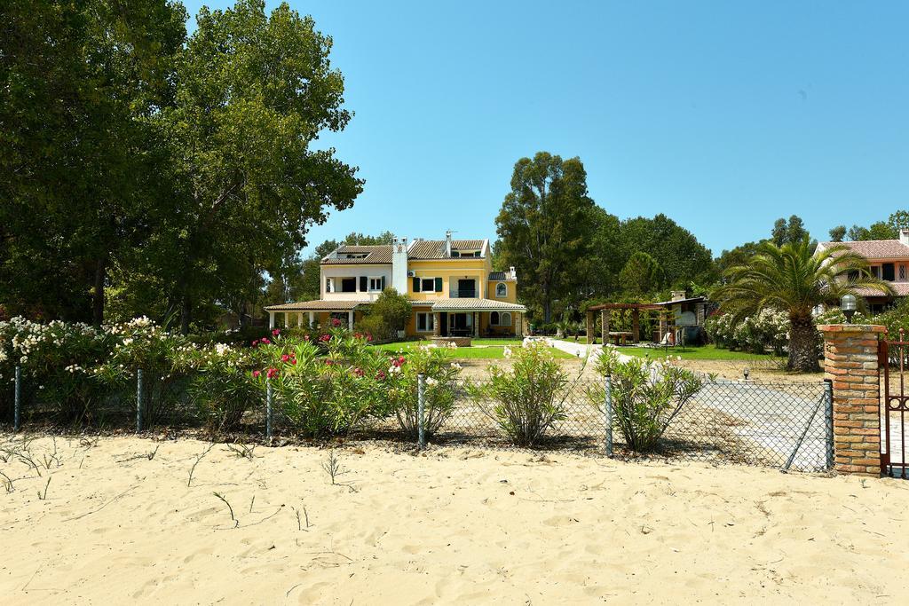 Antonia Beachfront Villa 레프킴미 외부 사진