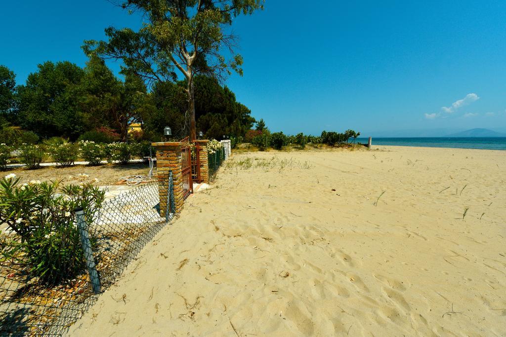Antonia Beachfront Villa 레프킴미 외부 사진