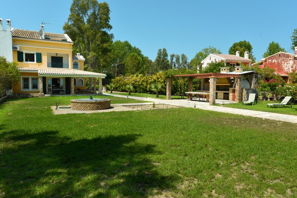 Antonia Beachfront Villa 레프킴미 외부 사진